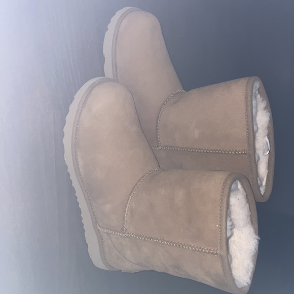 Ugg big kids classic || weather boot New ! - Picture 3 of 12